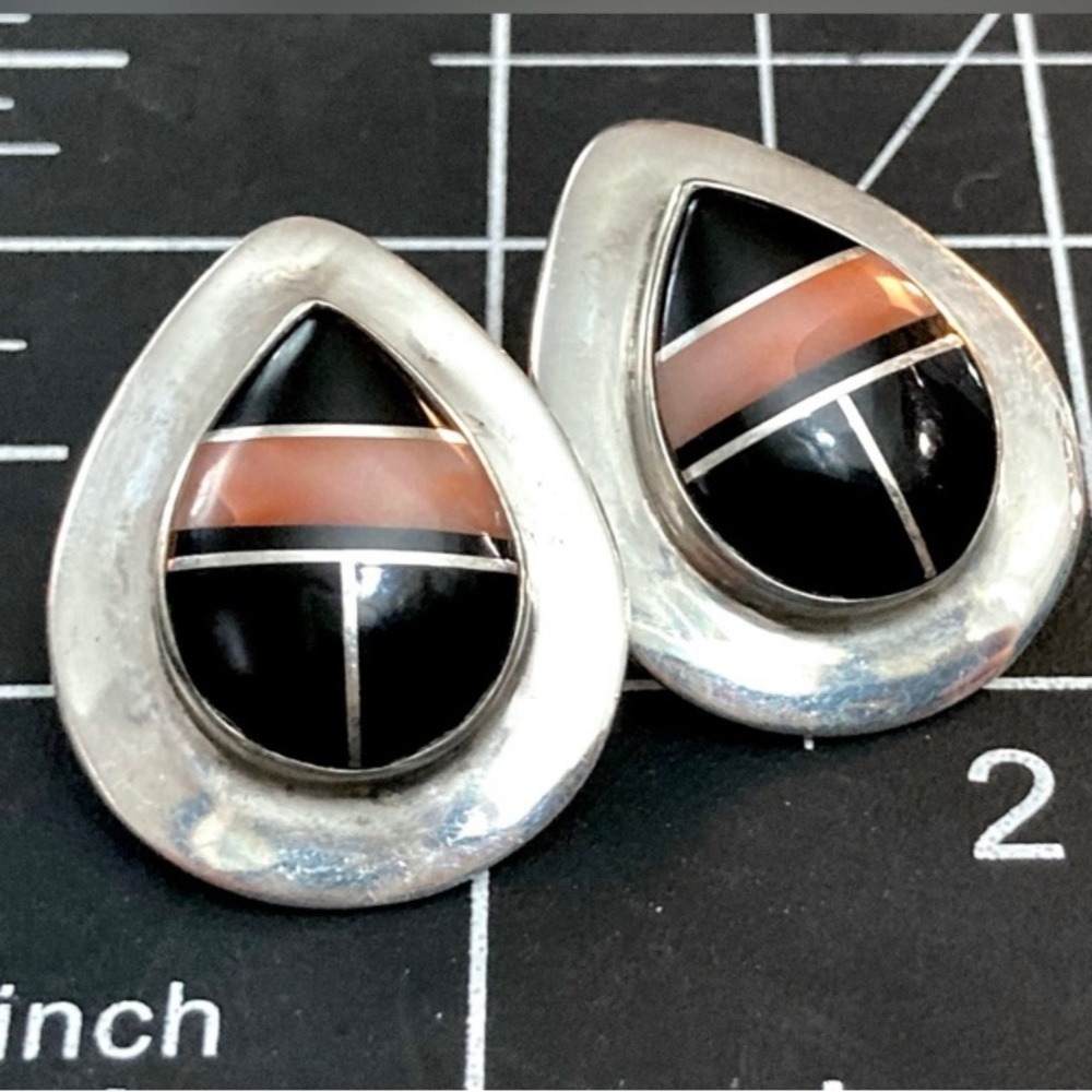 Vintage Sterling Silver Coral + Onyx Inlay Native American Earrings